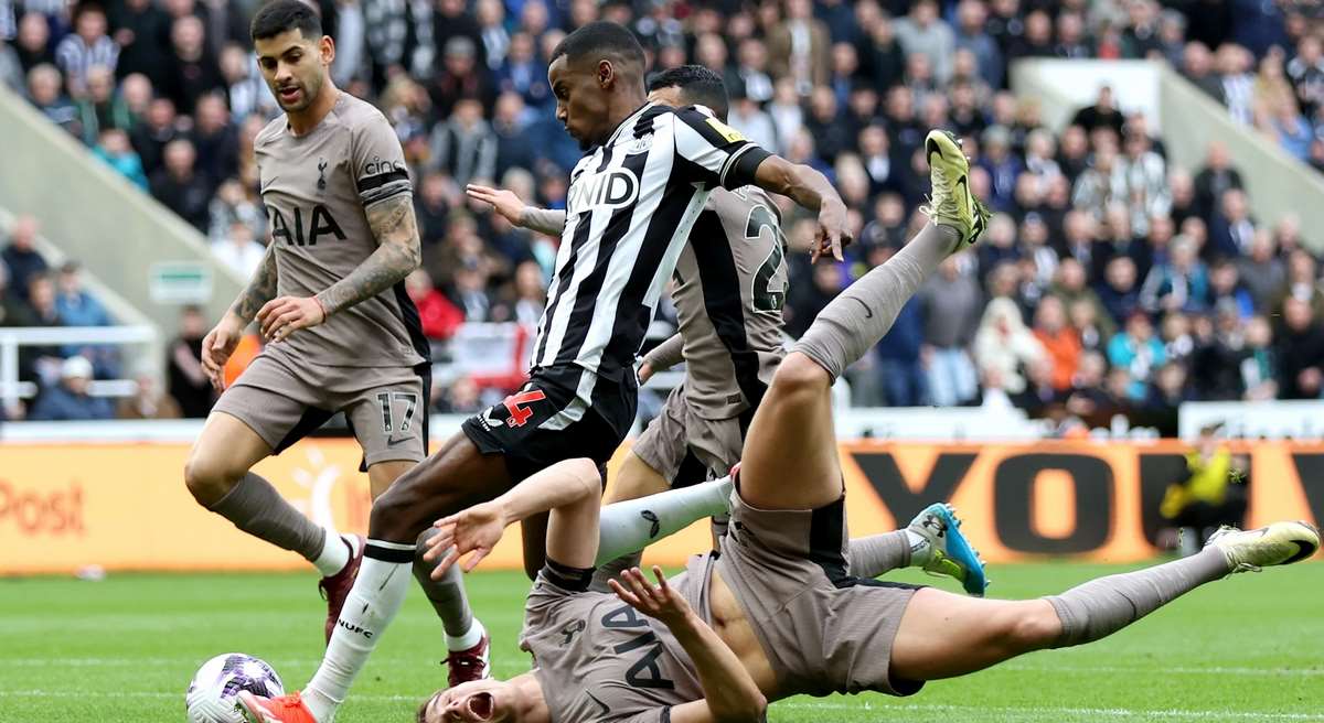 Tottenham khởi đầu Ngoại hạng Anh tương đối thất vọng